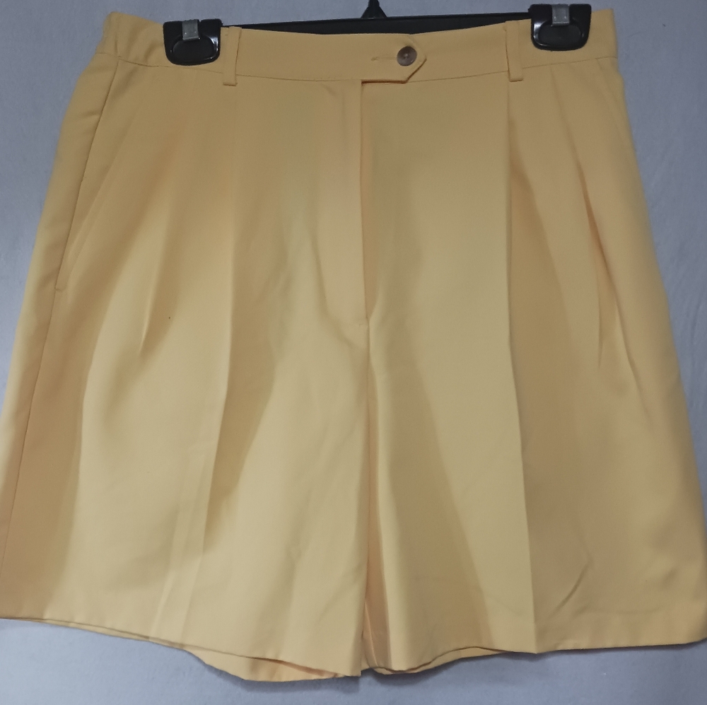***GOLF*** SET OF 2 womens Shorts And Capris Size 8 See Measurements